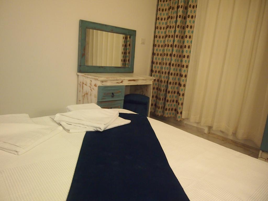 Aparthotel Ozcem Apart Fethiye Exterior foto