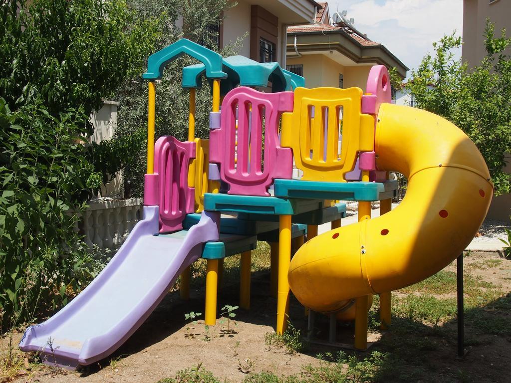 Aparthotel Ozcem Apart Fethiye Exterior foto